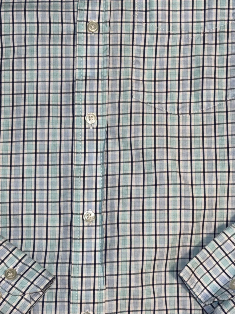 Men’s medium slim fit button down dress shirt. Size medium 15-15 1/2. Blue plaid